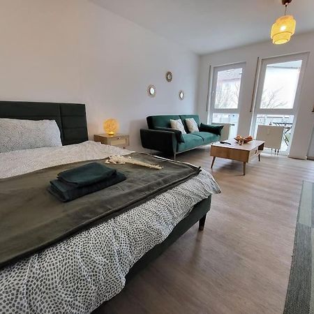 Studio-Priv.Parkplatz-Balkon-Wlan-Netflix-Smarttv Apartment Deizisau Bagian luar foto