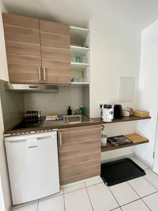 Studio-Priv.Parkplatz-Balkon-Wlan-Netflix-Smarttv Apartment Deizisau Bagian luar foto